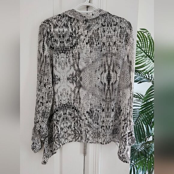 Kenneth Cole Reaction  Patterned Blouse - Picture 2 of 5